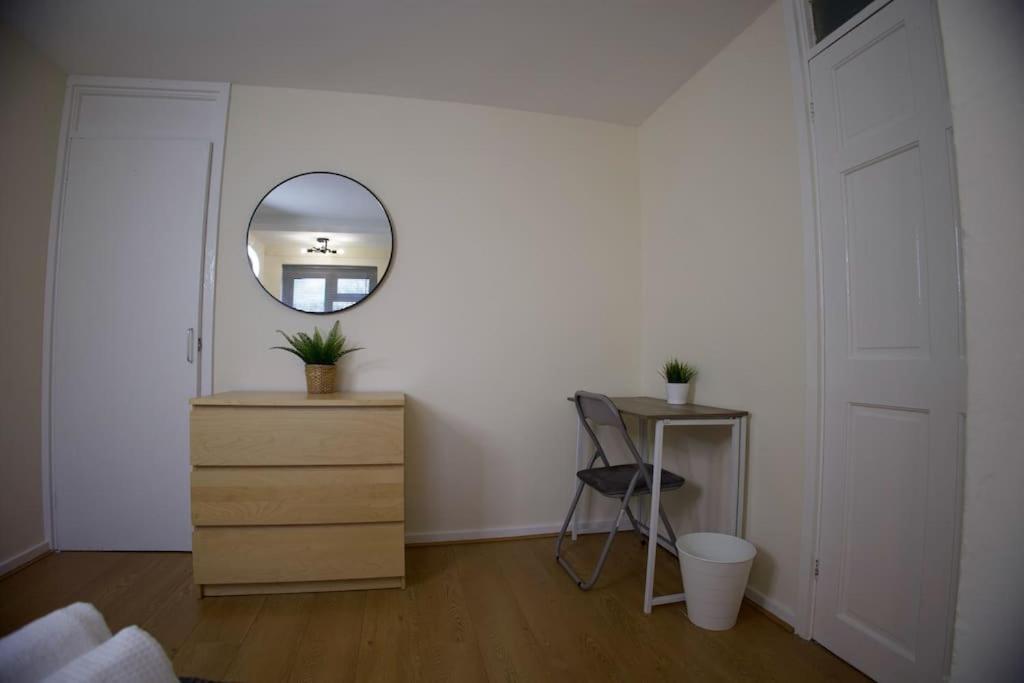 Apartament 2 Bed Flat With Easy Access To Excel, Central London, City Airport, O2 Londra