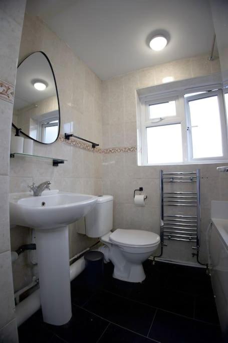 Apartament 2 Bed Flat With Easy Access To Excel, Central London, City Airport, O2 Londra