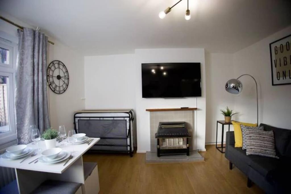 2 Bed Flat With Easy Access To Excel, Central London, City Airport, O2 Apartament