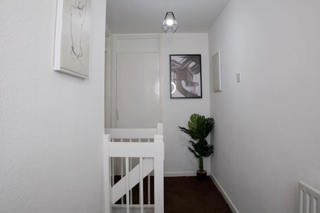 2 Bed Flat With Easy Access To Excel, Central London, City Airport, O2 Apartament Londra